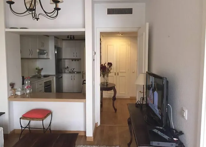 Lovely Condo Next To The Beach - Central Location