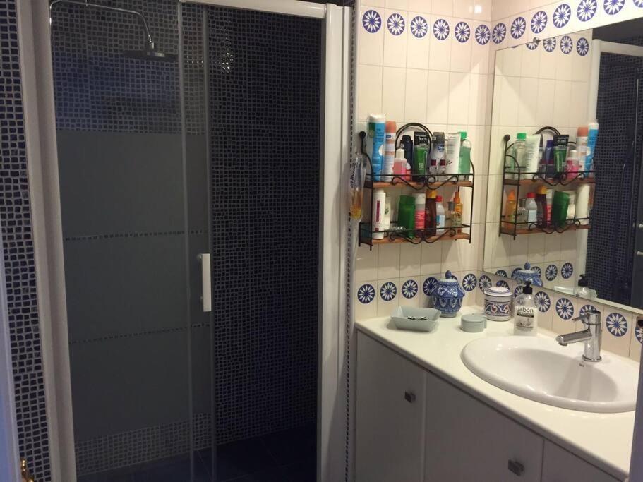 Lovely Next To The Beach - Central Location Apartment