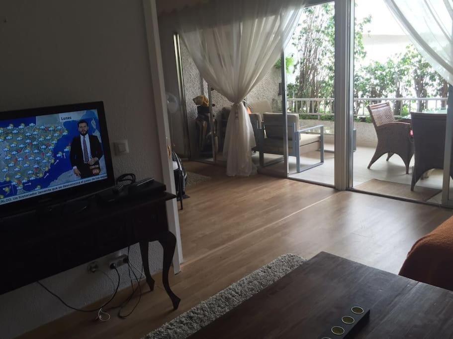 Lovely Next To The Beach - Central Location Apartment *
